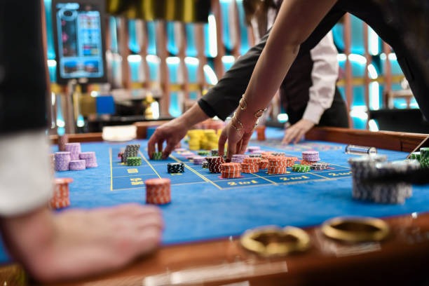 Auto Roulette wheel interface with slot category navigation on mabar 69